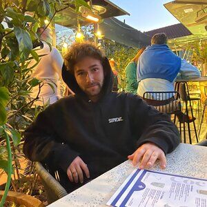 Meet your Posher, Wesley